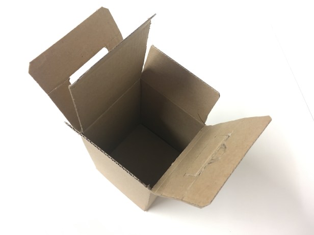 Kannettava pakkaus avattuna